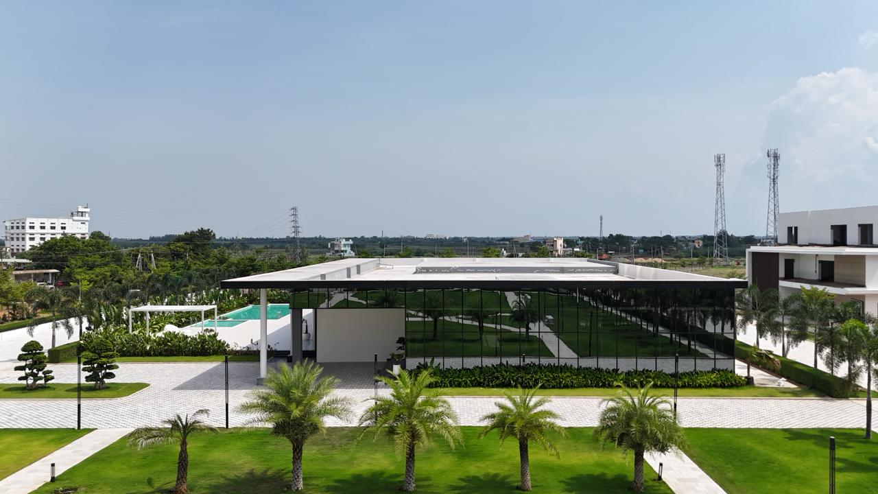 Exterior View 5